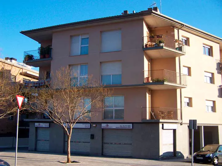Edificio de viviendas promovido por Mogar en la calle Orenci Valls 7 de Esparreguera