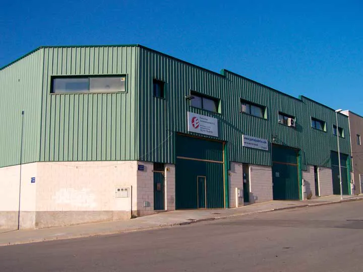 Nave industrial promovida por Mogar en la calle Enclusa de Esparreguera