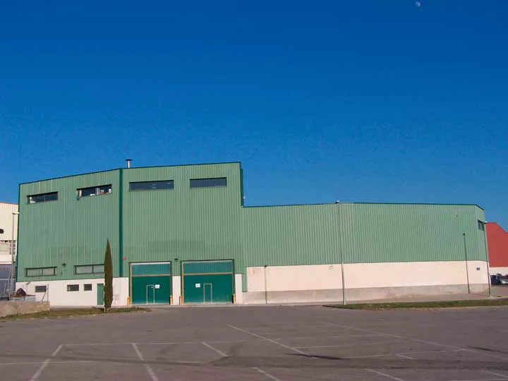 Nave industrial construida por Mogar en el polígono de Esparreguera