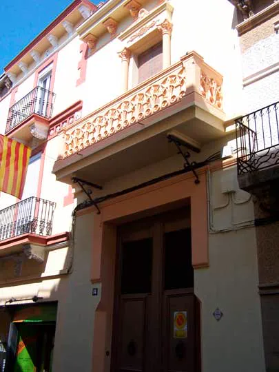 Fachada de edificio rehabilitada por Construcciones Mogar en Esparreguera